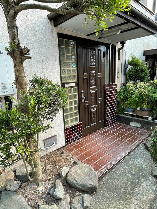 物件外観写真4　(エントランス部分)