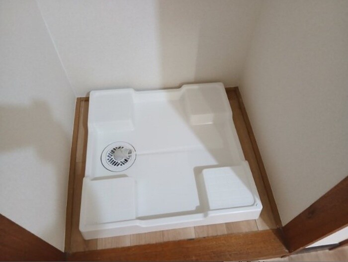 物件内観写真18　(洗濯機置場)