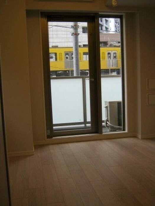 物件内観写真7　(室内からの展望)