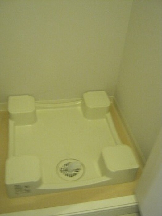 物件内観写真16　(洗濯機置場)