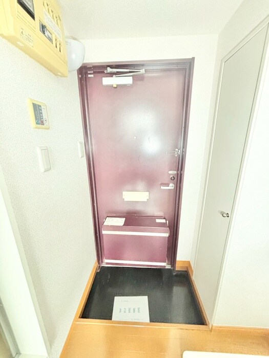 物件内観写真16　(玄関)