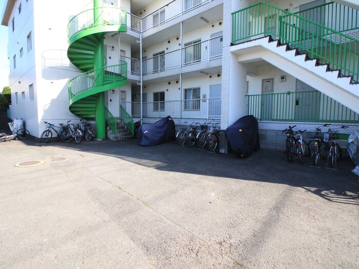 物件外観写真2　(駐輪場)
