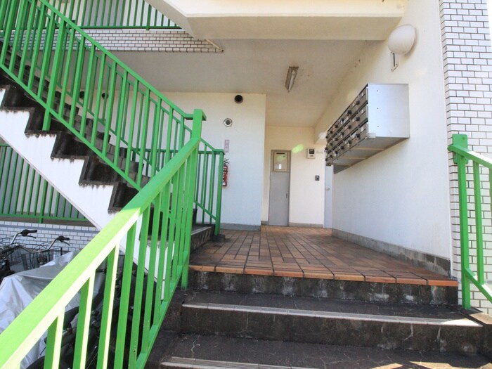 物件外観写真4　(エントランス部分)