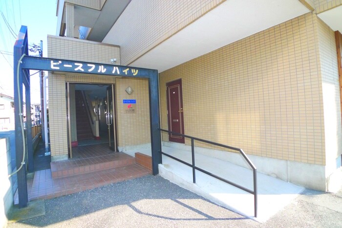 物件外観写真2　(エントランス部分)