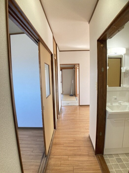 物件内観写真12　(廊下)