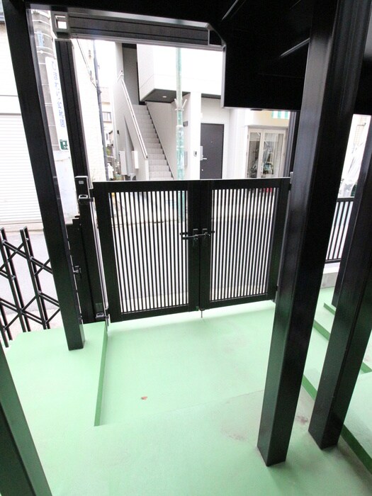 物件外観写真5　(エントランス部分)