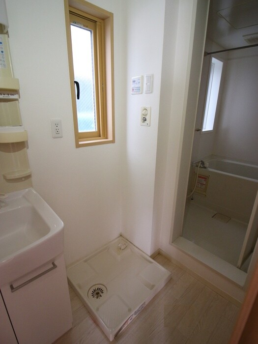 物件内観写真13　(洗濯機置場)