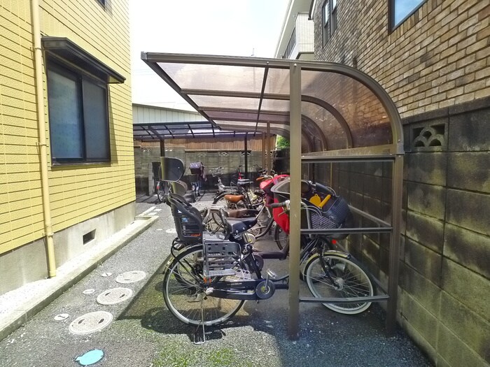 物件外観写真3　(駐輪場)