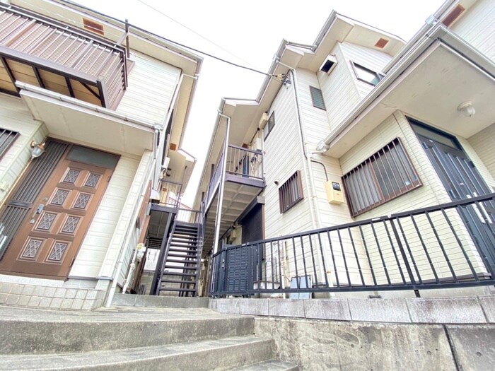 物件外観写真5　(エントランス部分)