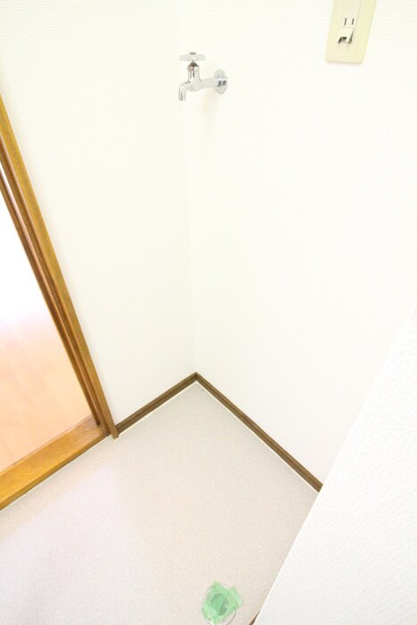 物件内観写真14　(洗濯機置場)