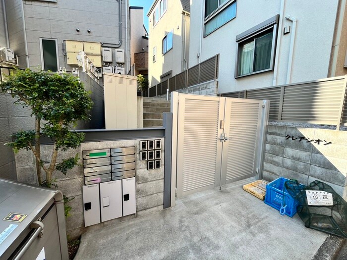 物件外観写真4　(エントランス部分)