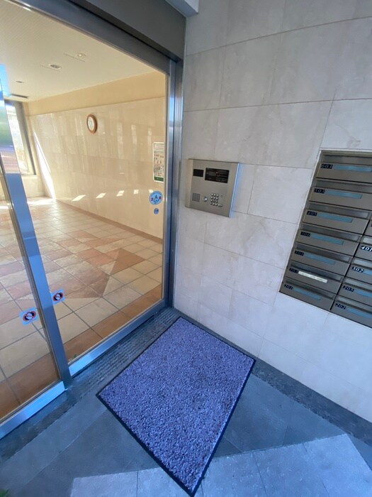 物件外観写真2　(エントランス部分)