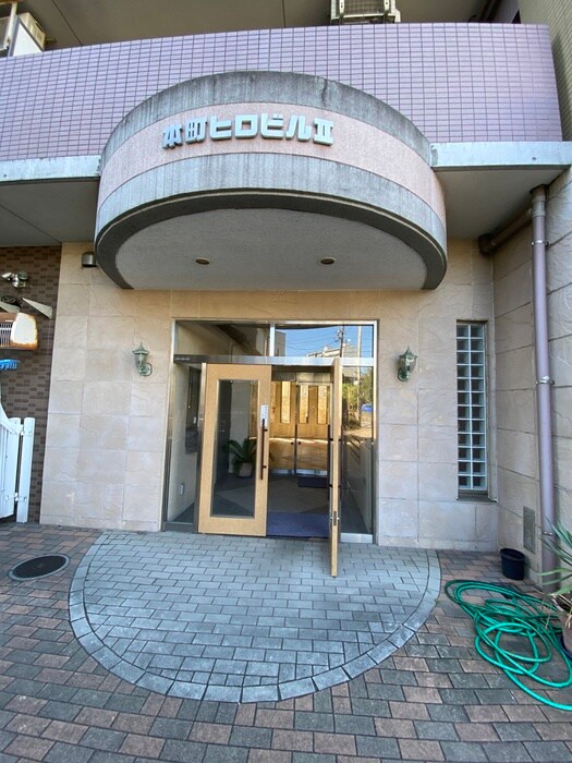 物件外観写真4　(エントランス部分)