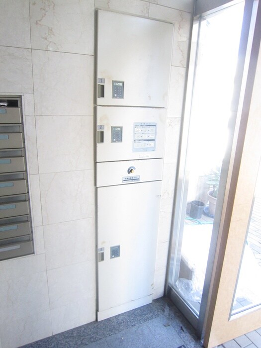 物件外観写真5　(エントランス部分)