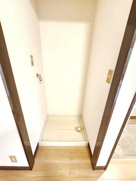 物件内観写真14　(洗濯機置場)