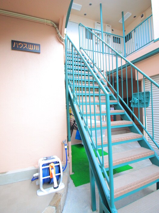 物件外観写真4　(エントランス部分)