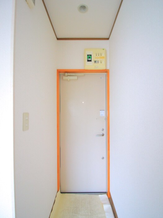 物件内観写真13　(玄関)