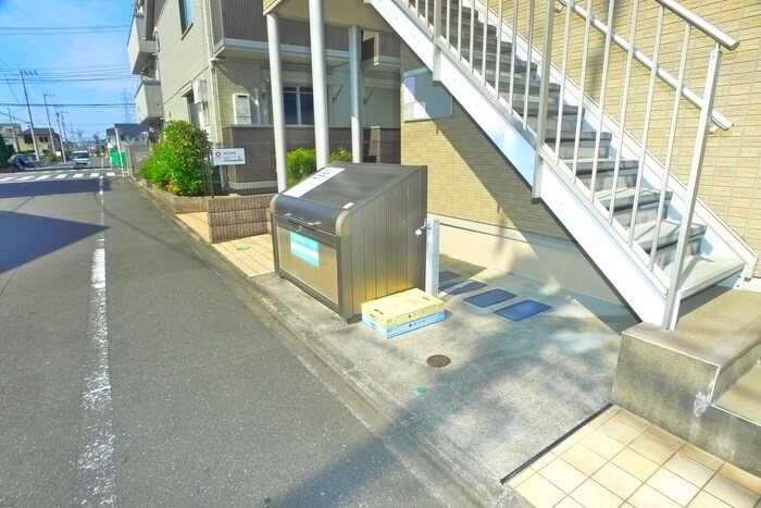 物件外観写真3　(エントランス部分)