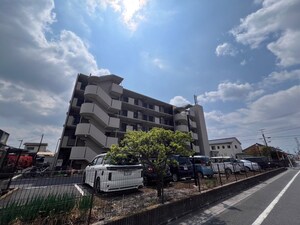 マンションキャスバル外観写真