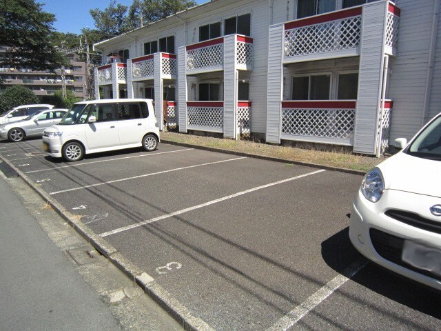 物件外観写真3　(駐車場)