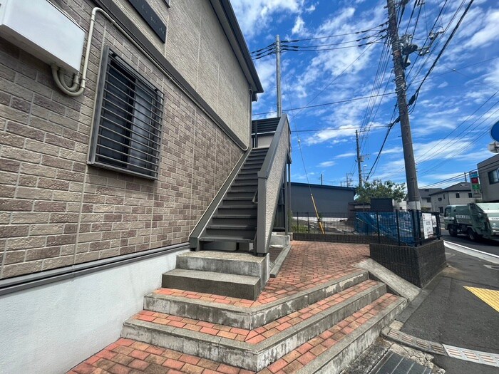 物件外観写真3　(エントランス部分)