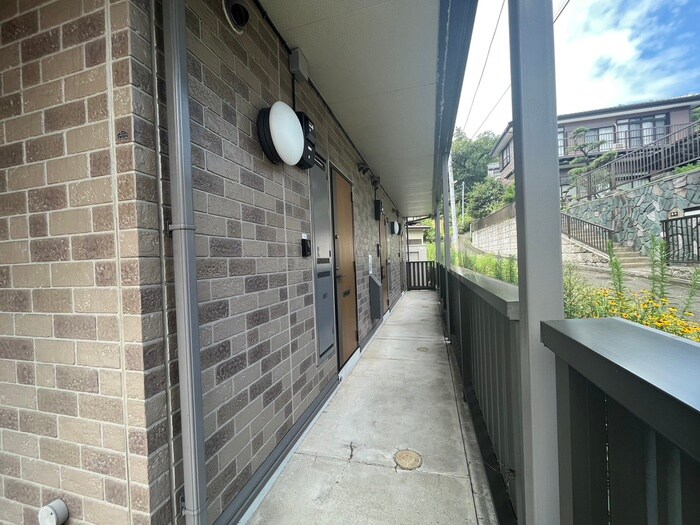 物件外観写真6　(エントランス部分)