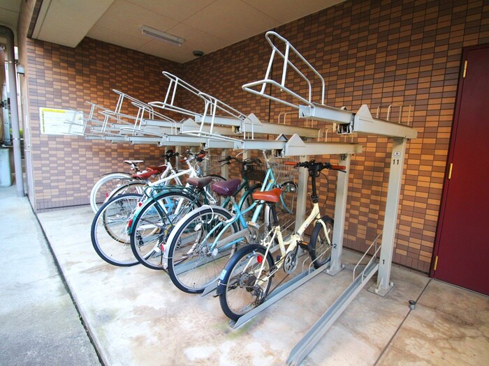 物件外観写真3　(駐輪場)