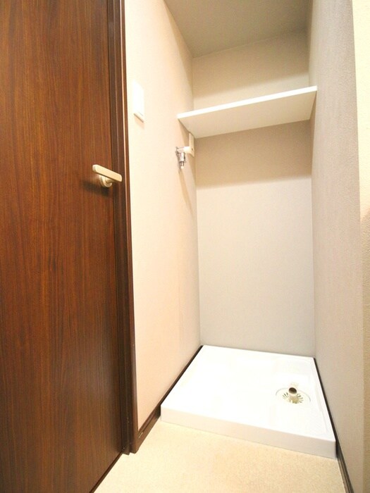 物件内観写真15　(洗濯機置場)