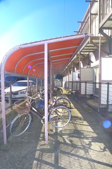 物件外観写真4　(駐輪場)