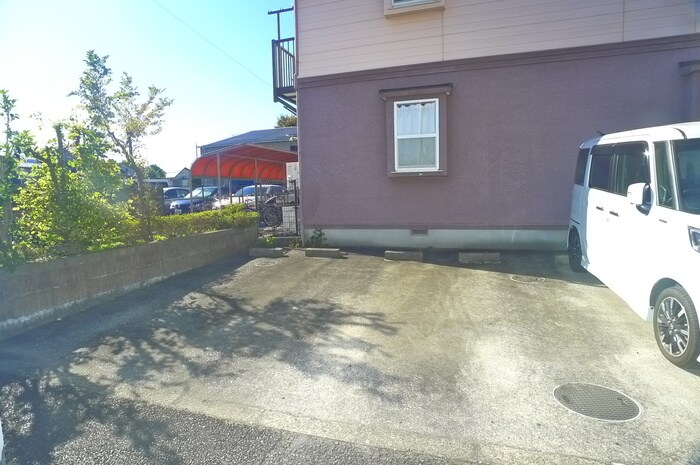 物件外観写真5　(駐車場)