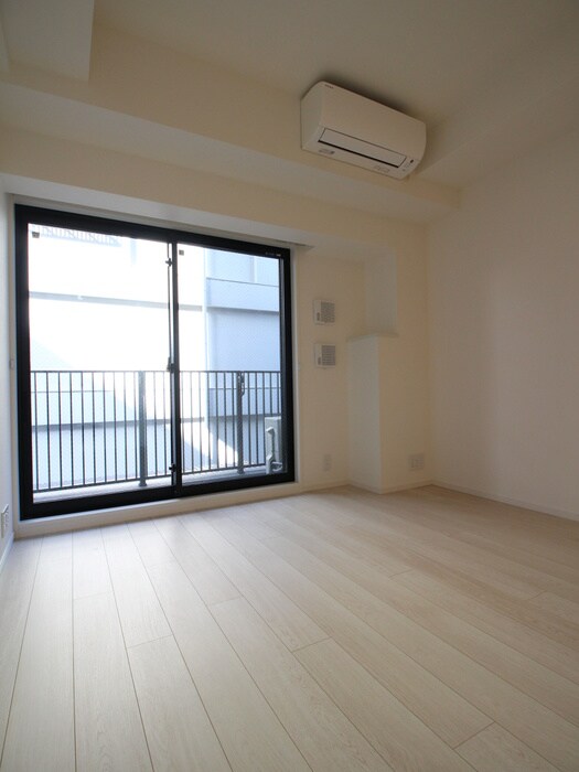 物件内観写真7　(室内からの展望)