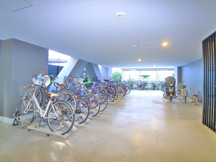 物件外観写真6　(駐輪場)