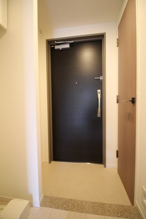 物件内観写真16　(玄関)