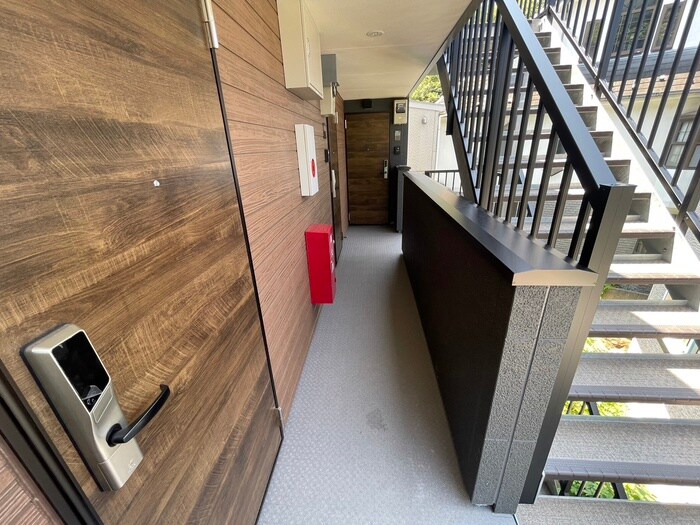 物件外観写真3　(エントランス部分)