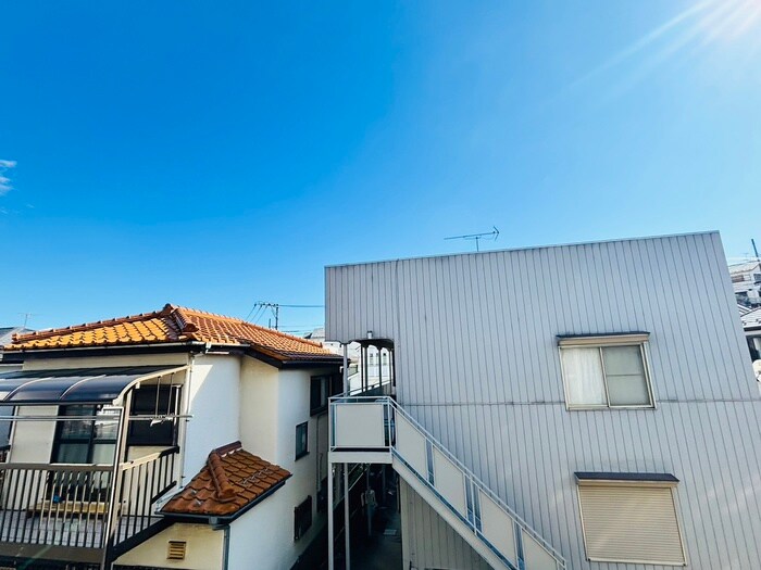 物件内観写真8　(室内からの展望)