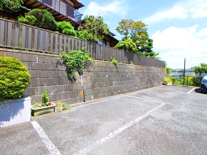 物件外観写真3　(駐車場)