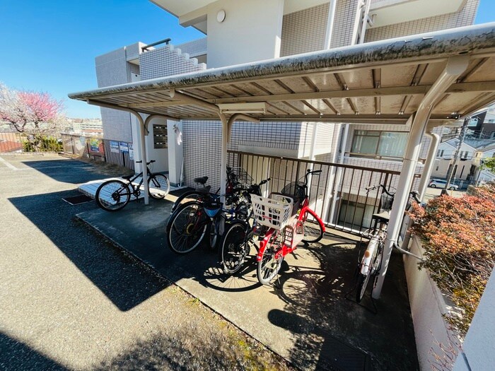 物件外観写真6　(駐輪場)