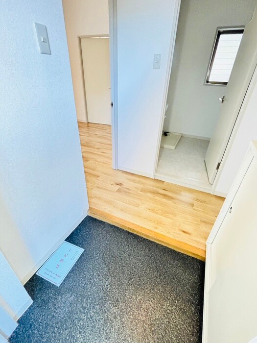 物件内観写真17　(玄関)