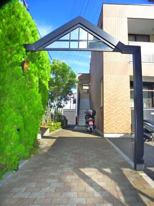 物件外観写真3　(エントランス部分)