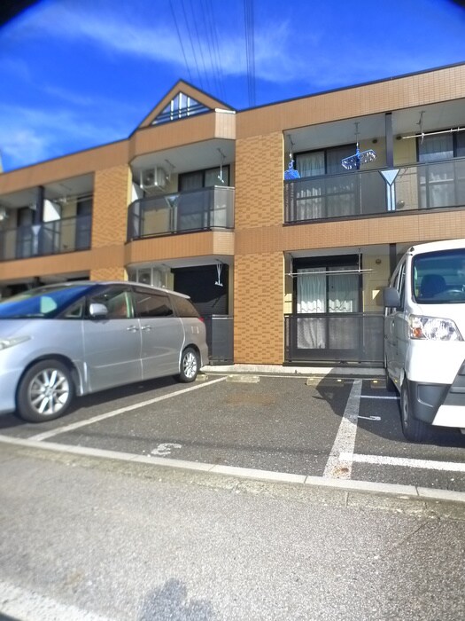 物件外観写真4　(駐車場)