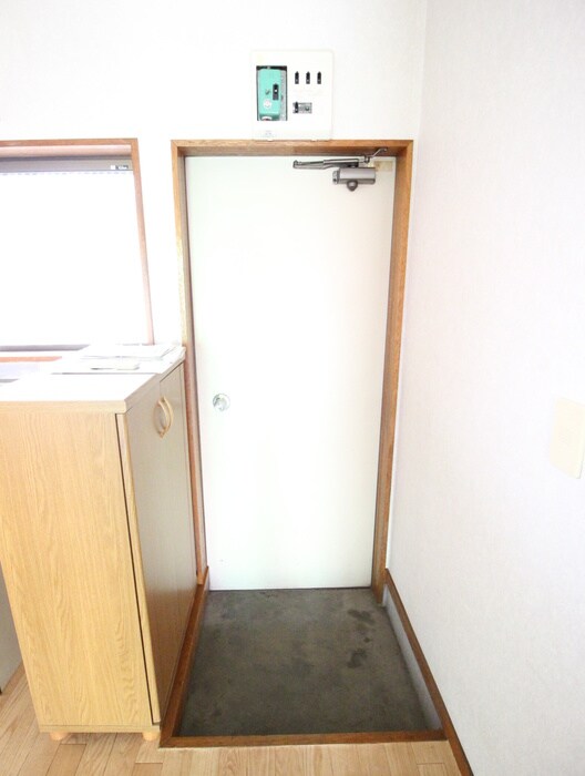 物件内観写真7　(玄関)