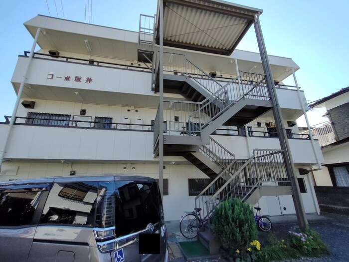 物件外観写真4　(エントランス部分)