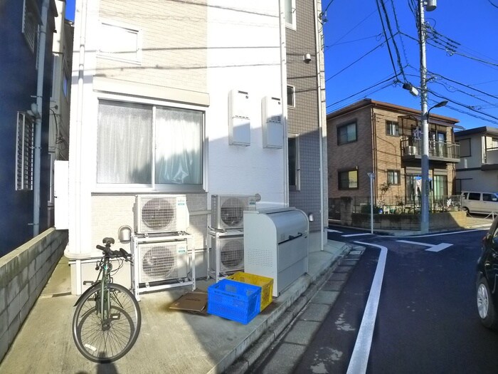 物件外観写真3　(駐輪場)