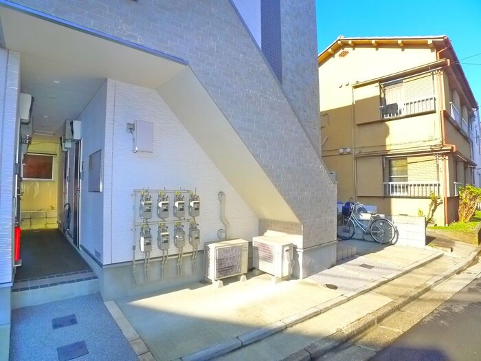 物件外観写真4　(エントランス部分)