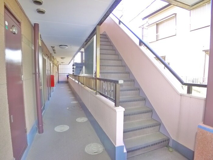 物件外観写真6　(エントランス部分)