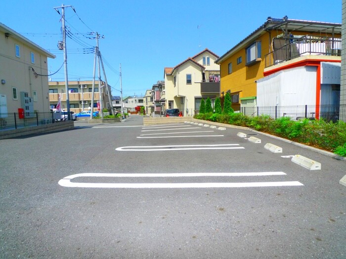 物件外観写真4　(駐車場)