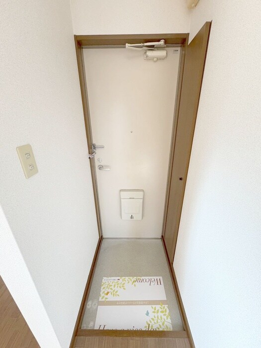 物件内観写真12　(玄関)