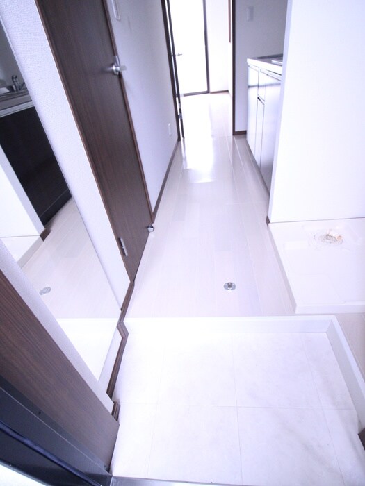 物件内観写真7　(玄関)