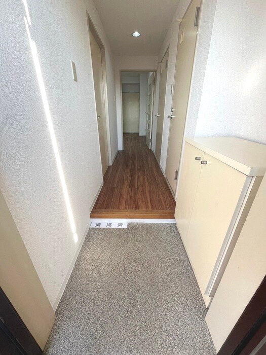 物件内観写真16　(玄関)