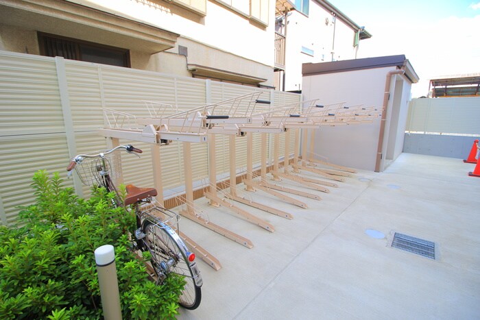 物件外観写真5　(駐輪場)